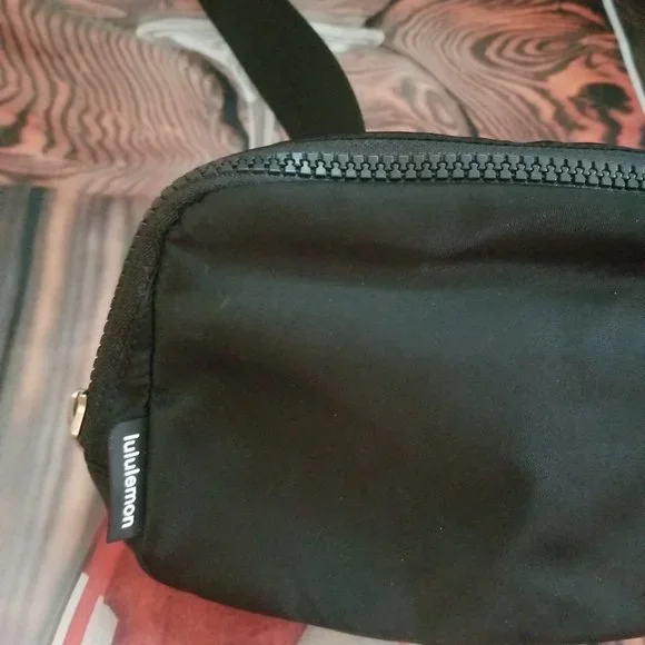 Lululemon Everywhere Belt Bag Waist Fanny pack  Color Black Unisex - Picture 5 of 6